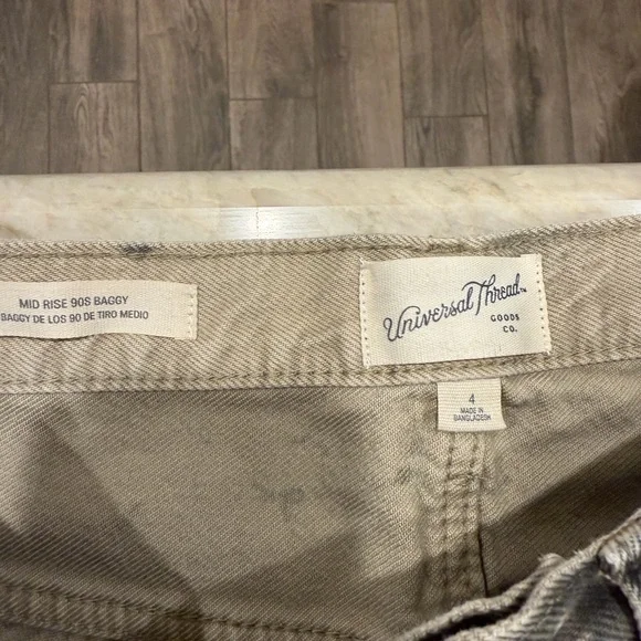 Universal Thread Gray Leopard Print Straight Leg Jeans - Picture 5 of 5